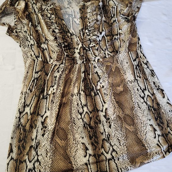 WOMEN'S HEART AND SOUL SIZE LARGE SNAKE PRINT BROWN TAN SHIRT FASHION WEAR - Picture 5 of 11